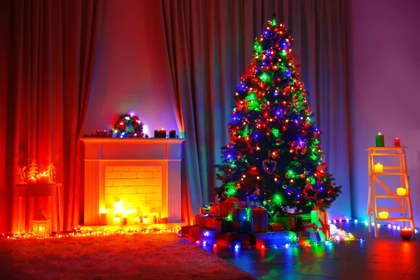 Christmas tree near fireplace — Stock Photo, Image