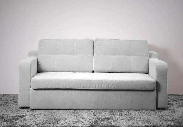 Graues bequemes Sofa — Stockfoto