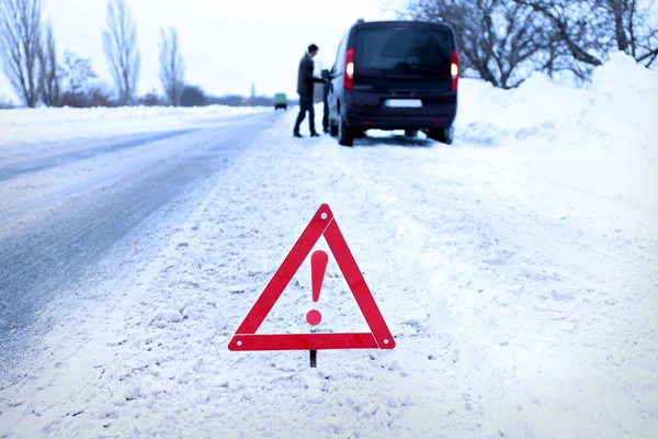 Car Breakdown Red Triangle Snowy Winter Road Outdoor — Stock Photo, Image