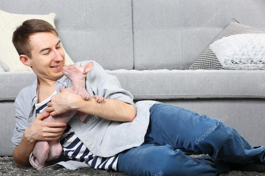 Single mann mit katze