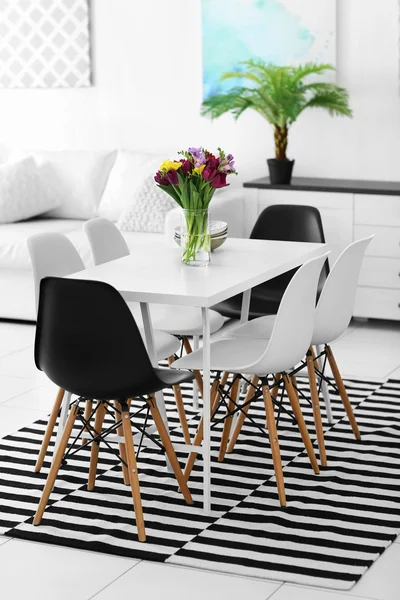 Schönes komfortables modernes Interieur — Stockfoto