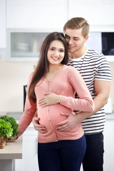夫を持つ妊婦 — ストック写真