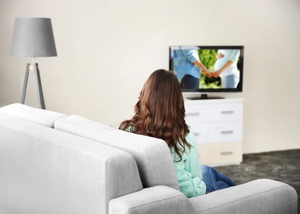 Young beautiful woman watching TV — Stock Photo, Image