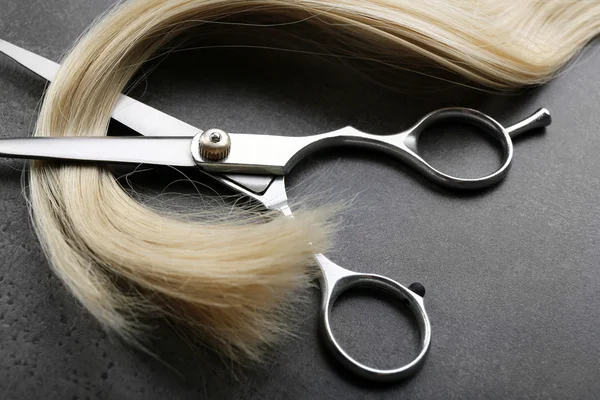 Hairdresser's scissors with  blonde hair — Stock Fotó