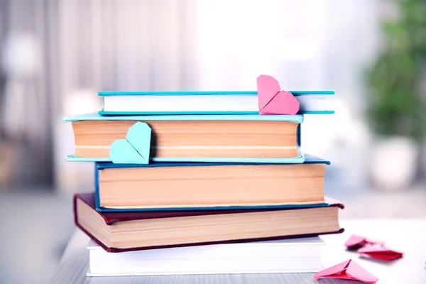 Herz Lesezeichen für Buch — Stockfoto
