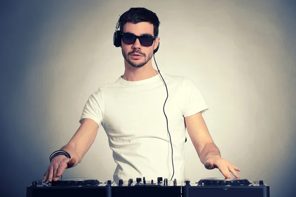DJ muziek afspelen — Stockfoto