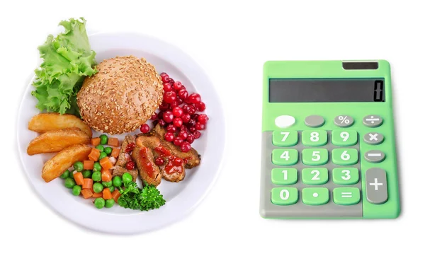 Miniräknare och biff med tranbärssås, rostad potatis skivor, grönsaker och bulle på plattan isolerad på vit — Stockfoto