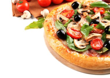 Açık renkli sebze ile lezzetli lezzetli pizza