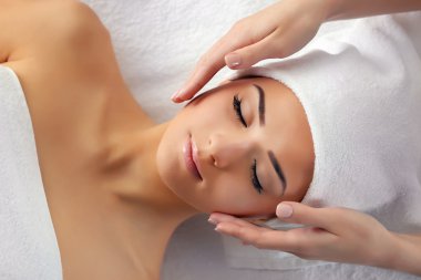 Spa kavramı. Yüz masajı. 