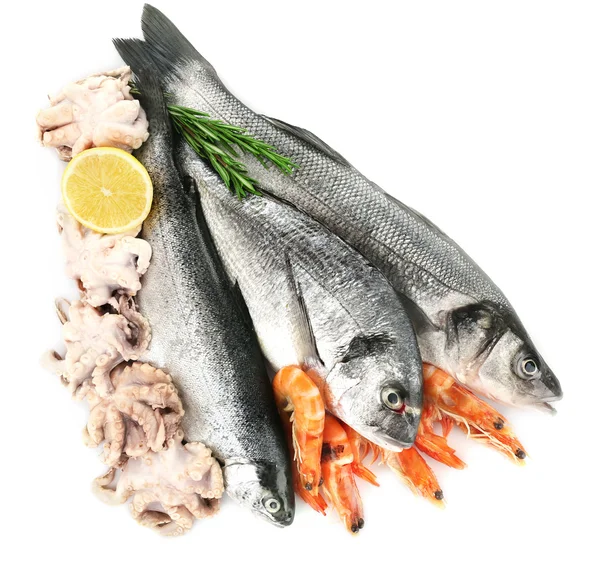 Свіжий коктейль середземноморської риби на білому тлі, крупним планом — стокове фото