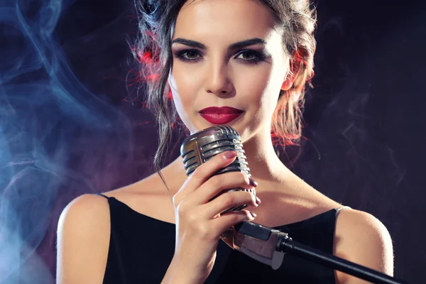 Young beautiful woman singing — Stock Photo, Image