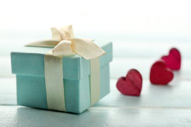 Hediye kutusu ve dekoratif Kalpler