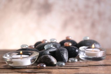 Spa natürmort taşlar ve mum ışığı 