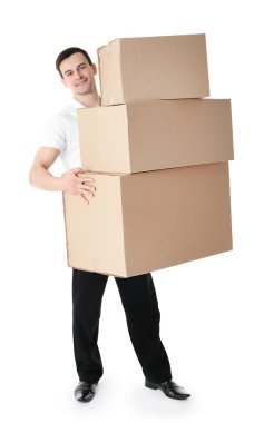 Karton Kutularda yığını tutan adam