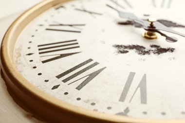 Yuvarlak duvar saati