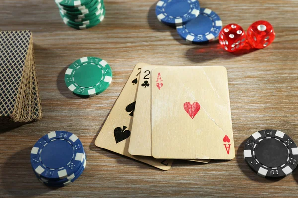 扑克卡片和芯片 — 图库照片