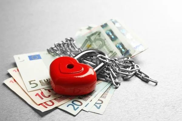 ロックとユーロ紙幣 — ストック写真