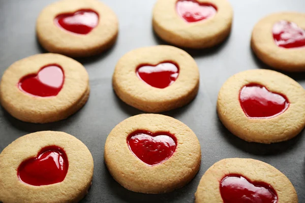 Sortiment av kärlek cookies på grå bakgrund — Stockfoto