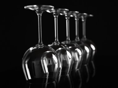 boş şarap bardakları