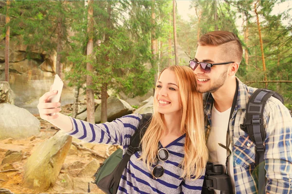 Casal jovem de viajantes — Fotografia de Stock