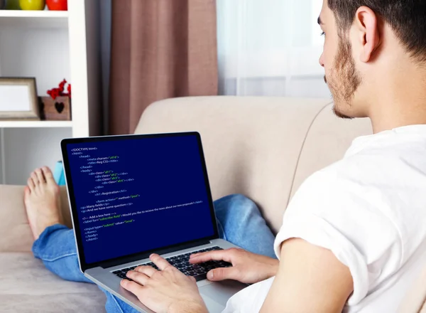 Man Använder Laptop Skriva Programkod Laptop — Stockfoto