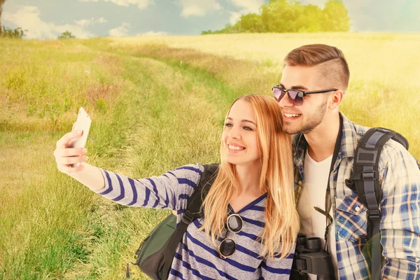 Pareja joven de viajeros —  Fotos de Stock