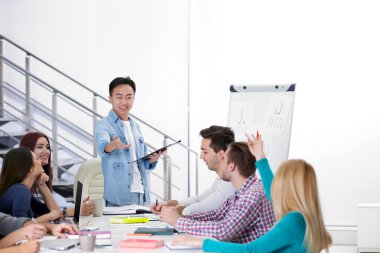 Ofiste iş toplantısı