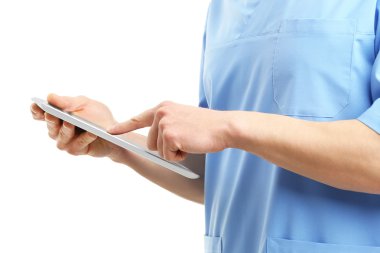 Doktor beyaz izole tablet ile