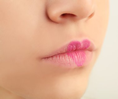 Seksi dudakları kalp şekli ile boya 