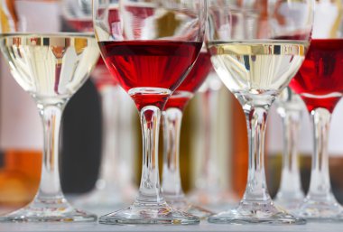 Farklı tipteki şarap gözlük