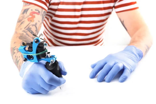 Tattoo master working in medical gloves — Stock Photo, Image