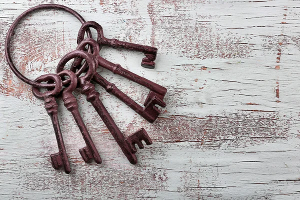 Bunch of old keys on blue wooden background, close up — Stock Photo, Image