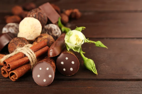 Assorted chocolate candies on a wooden background, close up — Stock Photo, Image