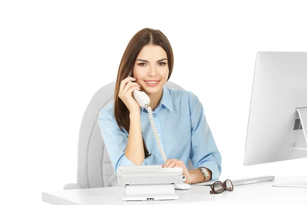 一个美丽的女人，谈电话在办公室上白色, 孤立 — 图库照片