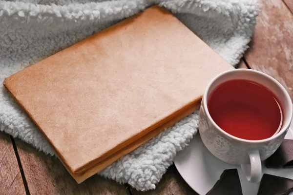 本、お茶や毛布 — ストック写真