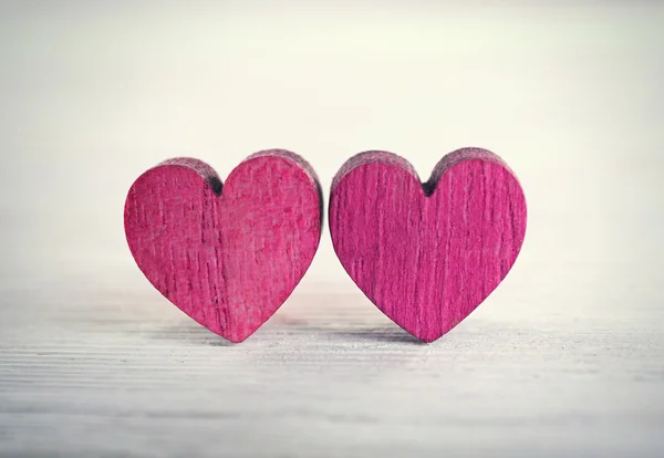 Valentines serca na tle drewniane — Zdjęcie stockowe