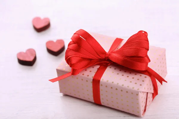 Gift box and decorative hearts — Stock Photo, Image