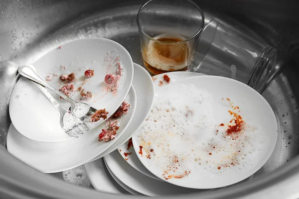 Dirty kitchenware in kitchen sink closeup — Stock Photo, Image