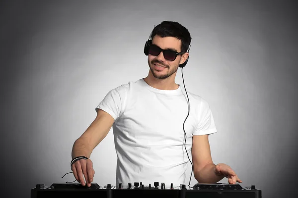 DJ tocando música — Foto de Stock