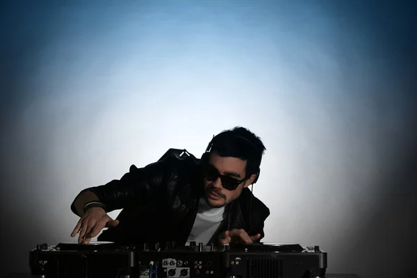 DJ tocando música — Foto de Stock