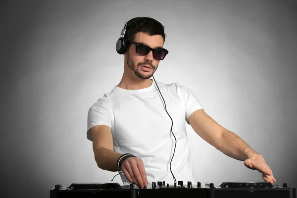 DJ tocando música — Foto de Stock