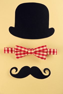 Photo booth sahne Melon, bıyık ve papyon