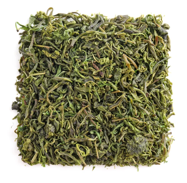 Haufen grüner, trockener Tee, isoliert auf weißem — Stockfoto