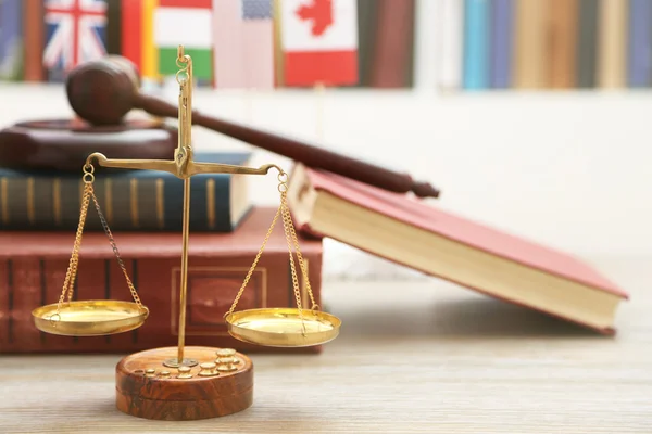 Justice scales with gavel and stack of books on wooden table — Stock Photo, Image
