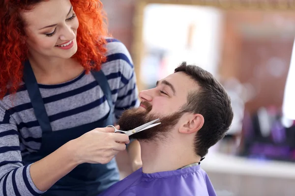 Hairdresser cutting beard with scissors — Stock Photo, Image