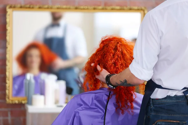 Adult Girl Visit Hairdressing Salon — Stock Photo, Image