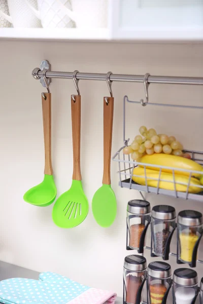 Set of cutlery hanging on wall — Stock Photo, Image