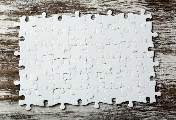 Incomplete puzzels op tafel — Stockfoto