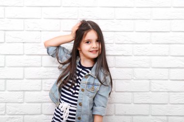 Güzel küçük kız.  