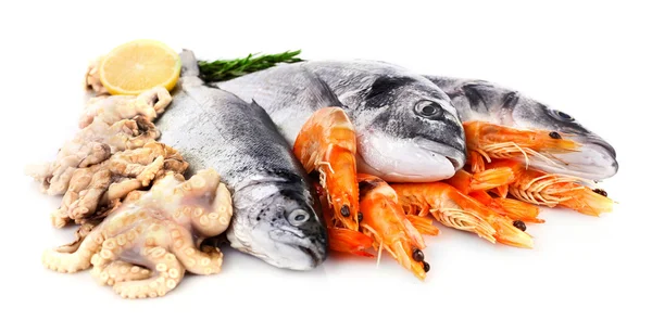 Verse mediterrane cocktail van vis op witte achtergrond, close-up — Stockfoto